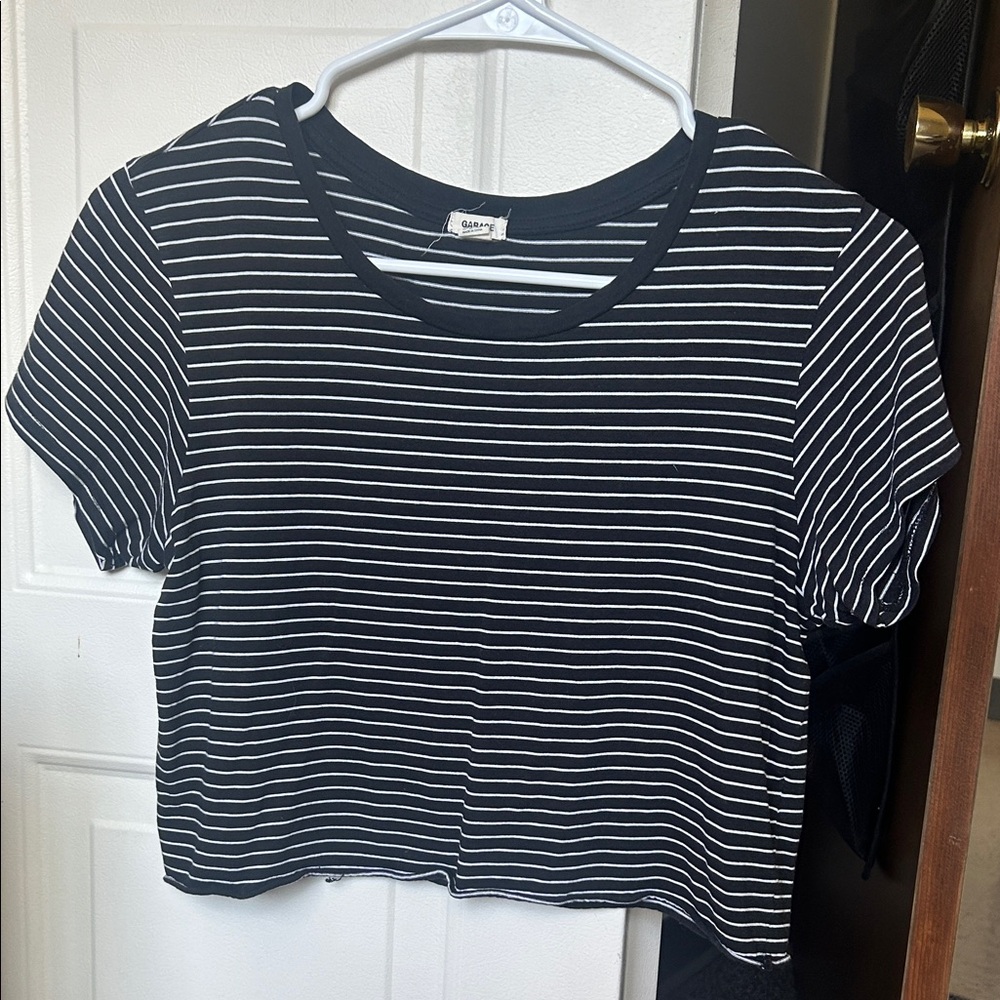 Garage Women's Black and White Cropped Tee
